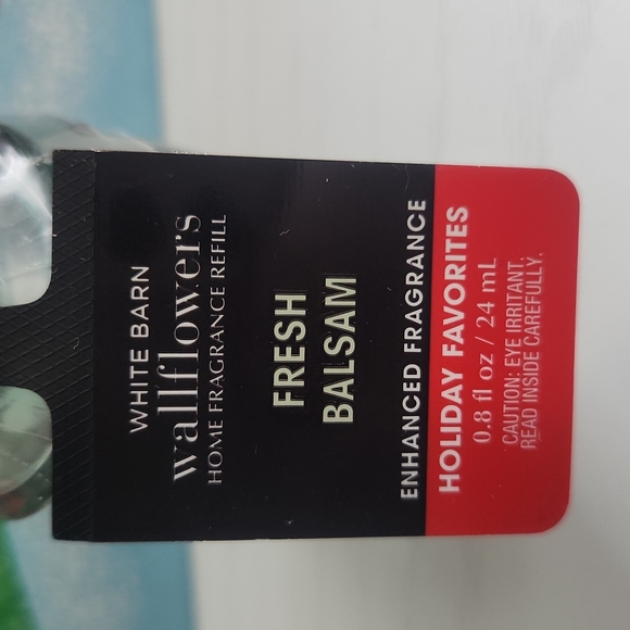 Set of 4 NWT Wallflowers- Winter Scents - Picture 2 of 10